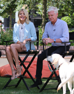 photo 16 in Holly Willoughby gallery [id1164937] 2019-04-29 00:00:00