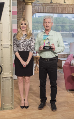 photo 23 in Holly Willoughby gallery [id1003508] 2017-10-15 00:00:00