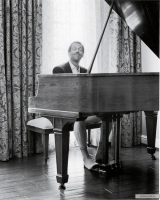 Hugh Laurie pic #213316