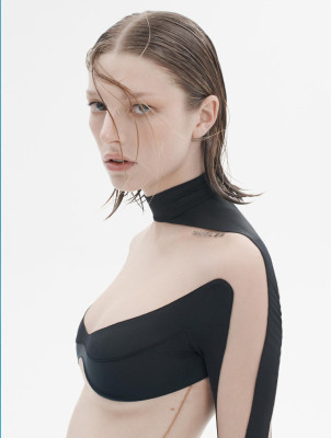Hunter Schafer ~ Elle UK April 2023 by Paola Kudacki