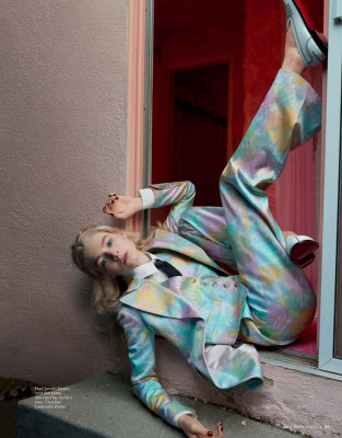 HUNTER SCHAFER in Instyle Magazine, Australia April 2020
