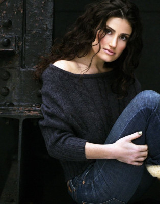 Idina Menzel pic #1212144