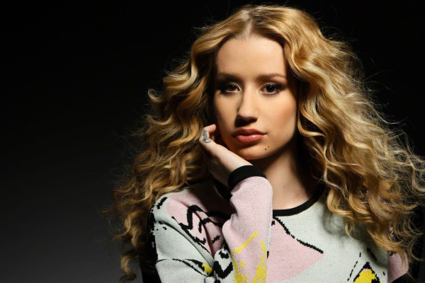 Iggy Azalea - SNL 2014