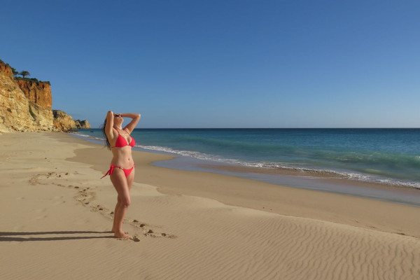 Imogen Thomas in Bikini, January 2019