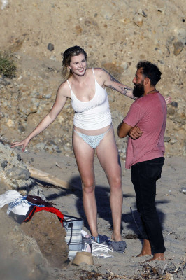 photo 14 in Ireland Baldwin gallery [id1001519] 2017-10-09 00:00:00