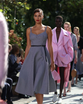 Irina Shayk - Michael Kors S/S 2022 Runway Show 09/10/2021