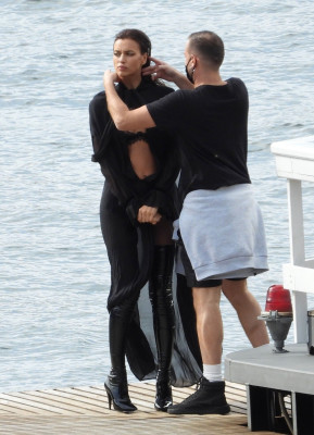 Irina Shayk is seen In Germany // 27.09.2020