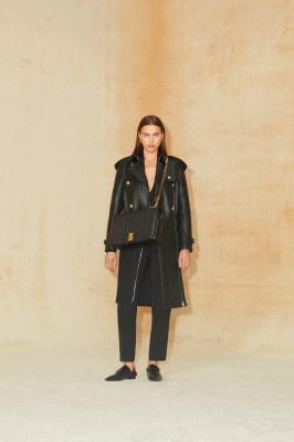 Irina Shayk - Burberry Pre-Fall 2020 