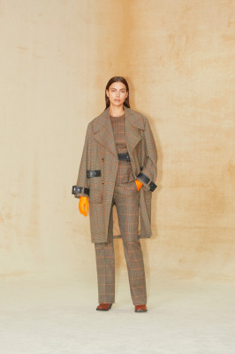 Irina Shayk - Burberry Pre-Fall 2020 