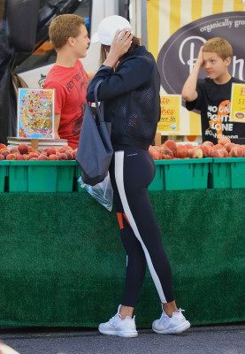 Irina Shayk – Shopping at Farmer’s Market 2017 in Santa Monica