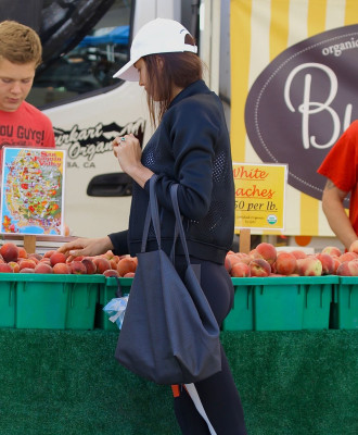 Irina Shayk – Shopping at Farmer’s Market 2017 in Santa Monica
