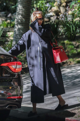 Irina Shayk- arrives to the spa 2017 in Beverly Hills