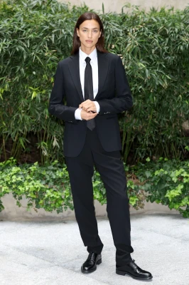 Irina Shayk - Giorgio Armani Fashion Show in Milan 09/25/2022
