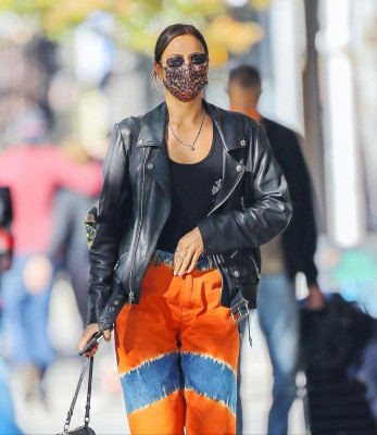 Irina Shayk is seen in New York | 18.10.2020