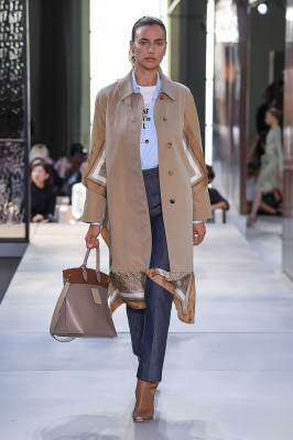  Irina Shayk - Burberry Spring/Summer 2019 Fashion Show in London 