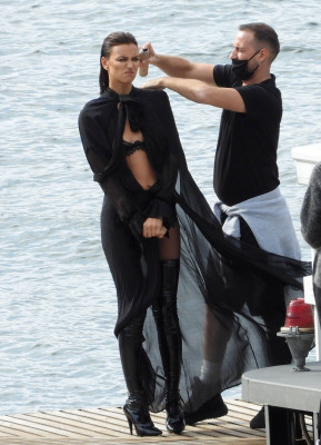 Irina Shayk is seen In Germany // 27.09.2020