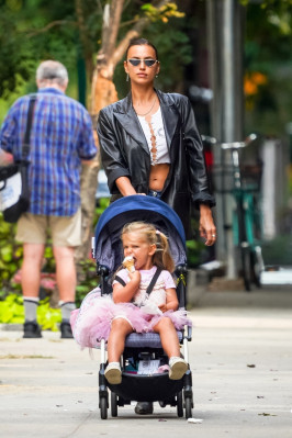 Irina Shayk is seen in New York 16.09.2020