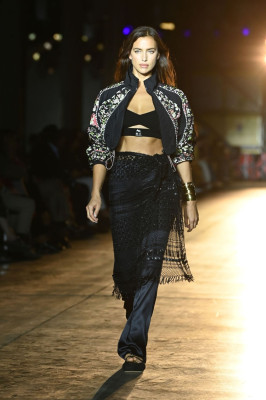 Irina Shayk - ETRO Fashion Show in Milan 09/23/2021