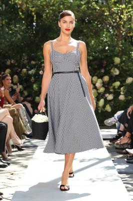 Irina Shayk - Michael Kors S/S 2022 Runway Show 09/10/2021