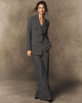 Irina Shayk – Ellen Tracy Fall 2018