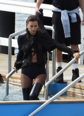 Irina Shayk is seen In Germany // 27.09.2020
