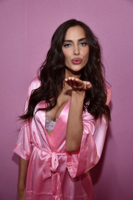 Irina Shayk – Victoria’s Secret Fashion Show Backstage 2016 in Paris