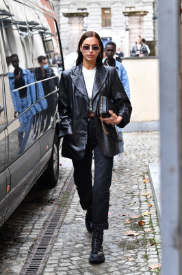 Irina Shayk is seen out after the show in Milan // 23,09.2020