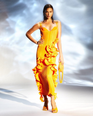 Irina Shayk - Versace Fashion Show, Milan // 23.09.2020