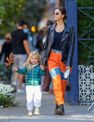 Irina Shayk is seen in New York | 18.10.2020