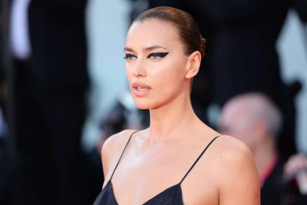 Irina Shayk - 'L’Immensità' Red Carpet in Venice 09/04/2022