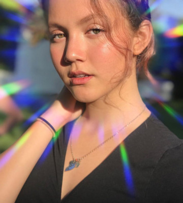 Iris Apatow pic #1094727