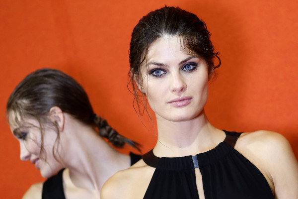 Isabeli Fontana - Alberta Ferretti Spring/Summer 2018 Fashion Show in Milan