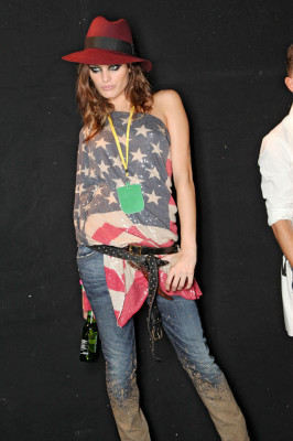 photo 12 in Isabeli Fontana gallery [id424554] 2011-10-03 00:00:00