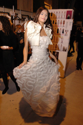 photo 20 in Isabeli Fontana gallery [id151750] 2009-04-24 00:00:00