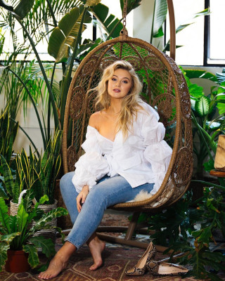 Iskra Lawrence – Photoshoot January 2019