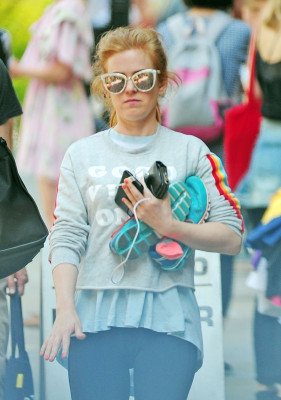 Isla Fisher Leaves a Nail Salon in London
