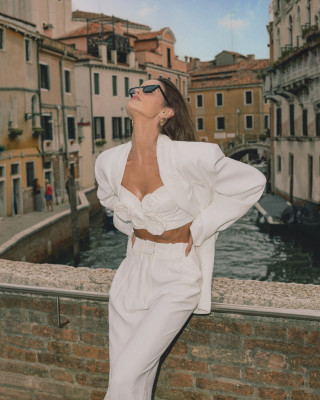 Izabel Goulart 