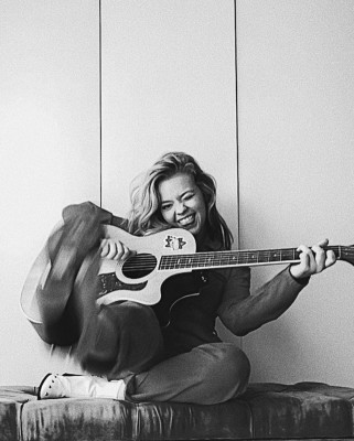 JADE PETTYJOHN – Facetime Photoshoot, May 2020