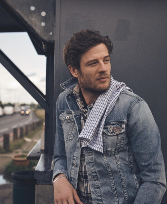 Возможно создать галерею для James Norton?