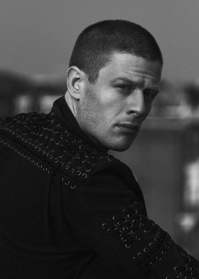 Возможно создать галерею для James Norton?
