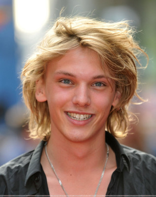 photo 4 in Jamie Campbell-Bower gallery [id341832] 2011-01-14 00:00:00