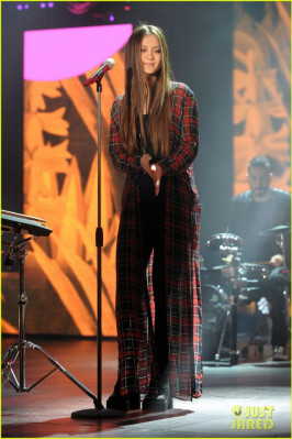 Jasmine Thompson pic #870188