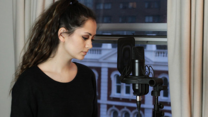 Jasmine Thompson pic #870194