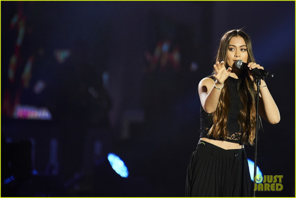 Jasmine Thompson pic #874431