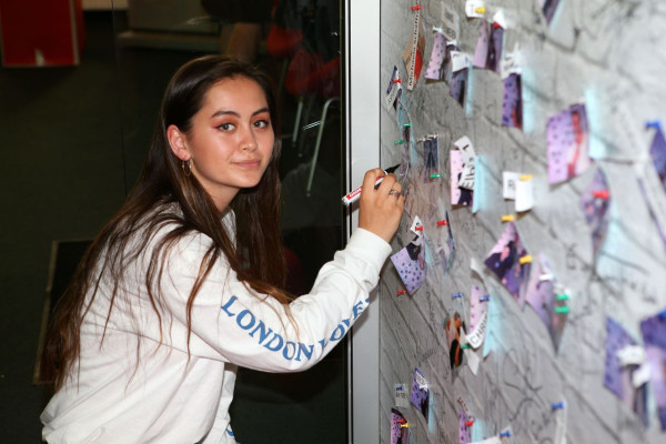 Jasmine Thompson - Radio Hamburg Live Lounge 06/21/2017