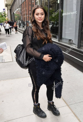 Jasmine Thompson - Build Studio in NY 05/23/2017
