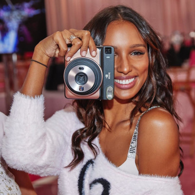 Jasmine Tookes – Victoria’s Secret Fashion Show 2018 Backstage In NY