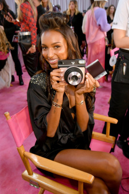 Jasmine Tookes – Victoria’s Secret Fashion Show 2018 Backstage In NY