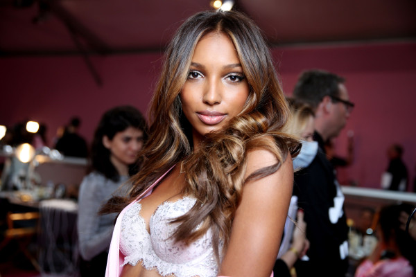 Jasmine Tookes – Victoria’s Secret Fashion Show 2016 Backstage