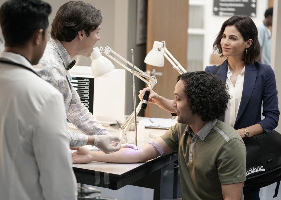 Jenna Dewan - The Resident (2018) 2x02 &#039;The Prince and The Pauper&#039;